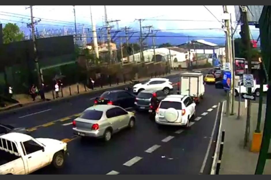 Un duro accidente muestra que se necesita prestar atención a todas las señales de tránsito y a respetar a los demás conductores. (Foto: Captura de pantalla)&nbsp;