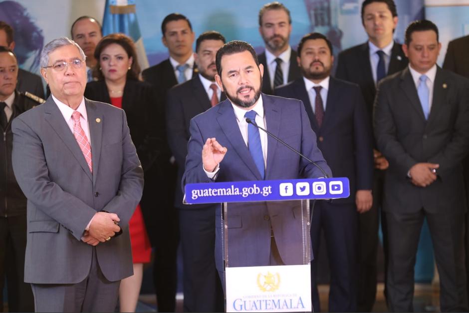 El presidente Jimmy Morales, acompañado del Gabinete de Gobierno, ofreció una conferencia de prensa para anunciar el término del Estado de Sitio. (Foto: AGN)