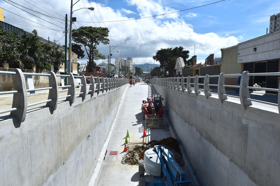 El viaducto se encuentra en su fase final y se espera que en 14 días esté habilitado. (Foto: Fredy Hernández/Soy502)