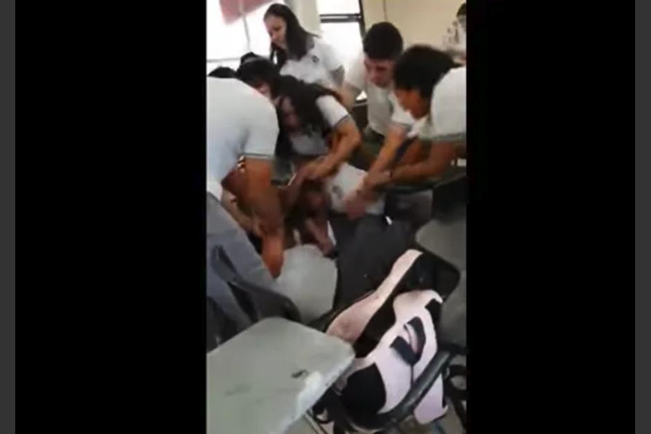 Estudiante le arranca el cuero cabelludo a compañera en feróz pelea en México. (Foto: Captura de video)