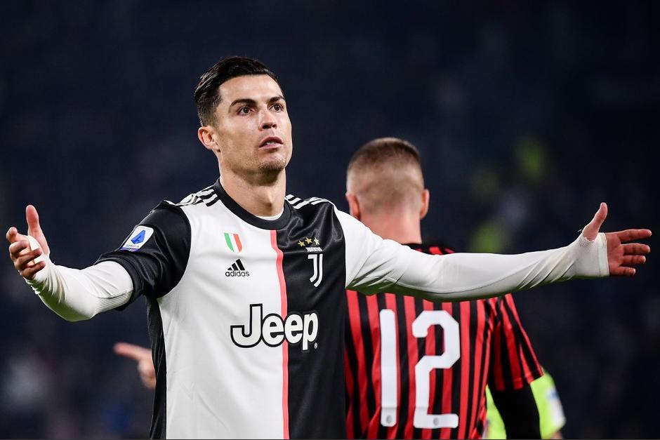 Cristiano Ronaldo se enojo por salir de cambio en el el triunfo de Juventus sobre el Milan. (Foto: AFP)