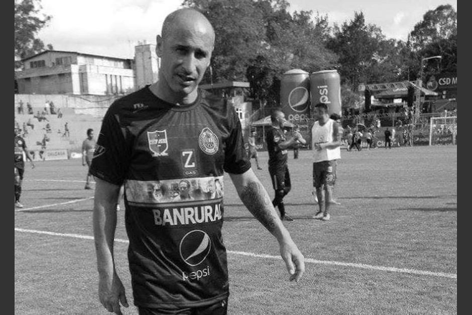 Eduardo Barros durante el partido de despedida de Claudio Albizuris. (Foto: Rojomanía)