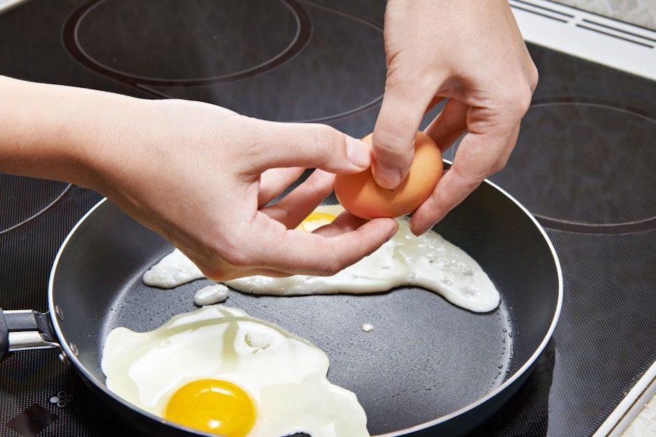 Con este truco podrás saber si un huevo es seguro para comer. (Foto: Cocina y vino)