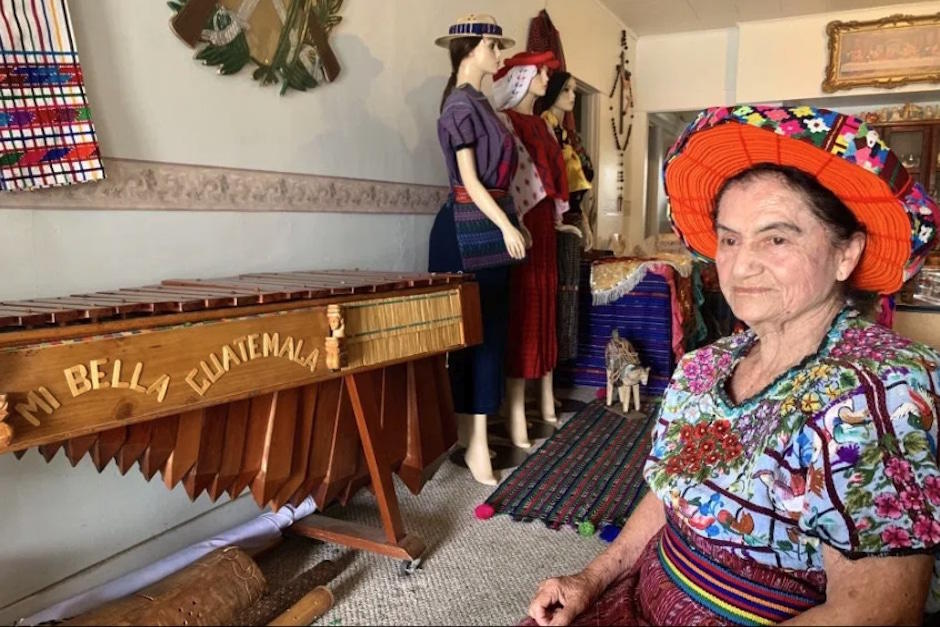 Evita Dubón la gran embajadora del folclore guatemalteco en Los Ángeles, California. (Foto: Araceli Martínez/La Opinión)