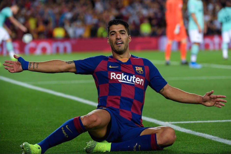 El uruguayo Luis Suárez se mandó con un doblete en el triunfo del Barcelona. (Foto: AFP)