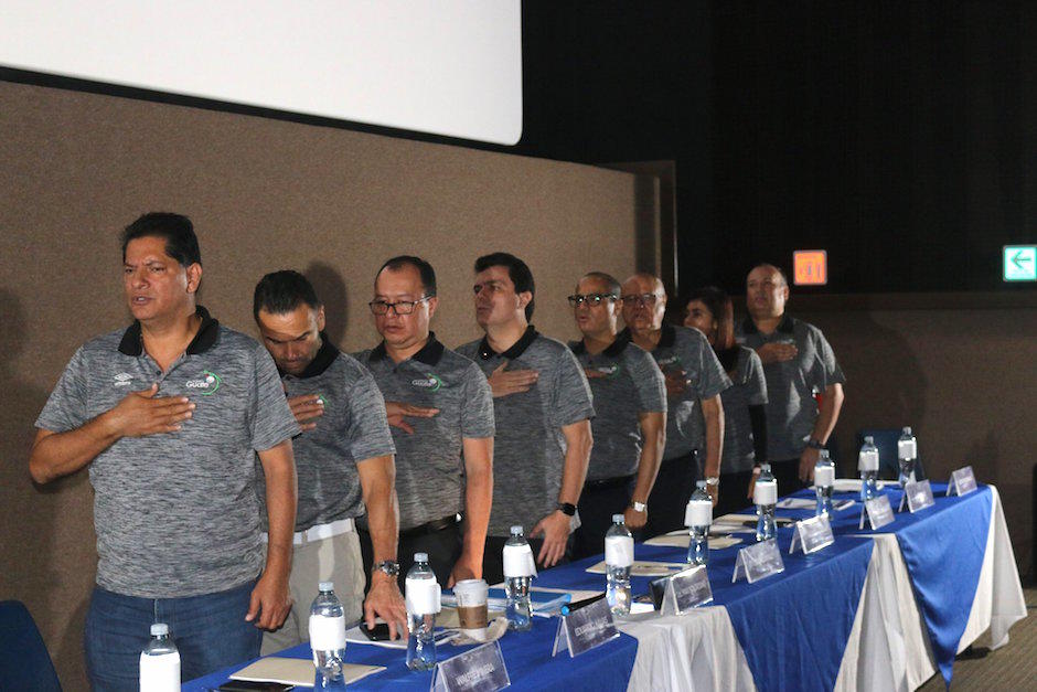 El Comité Ejecutivo de la Federación Nacional de Fútbol durante la asamblea extraordinaria. (Foto: Fedefut)
