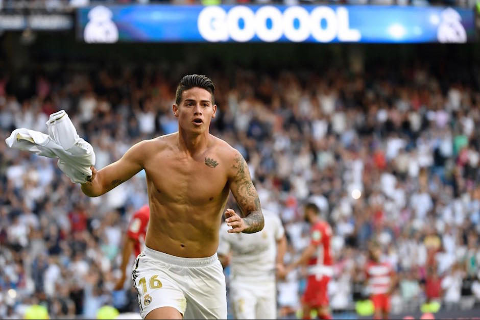 James Rodríguez se sacó la playera para festejar su primera anotación en su regreso al Madrid. (Foto: AFP)