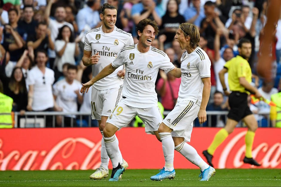 El grito de gol de Luka Modric y la alegría de sus compañeros. (Foto: AFP)