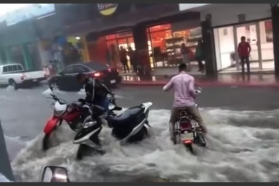 Las lluvias provocaron que varias calles se inundaran. (Foto: Meteorología GT)&nbsp;