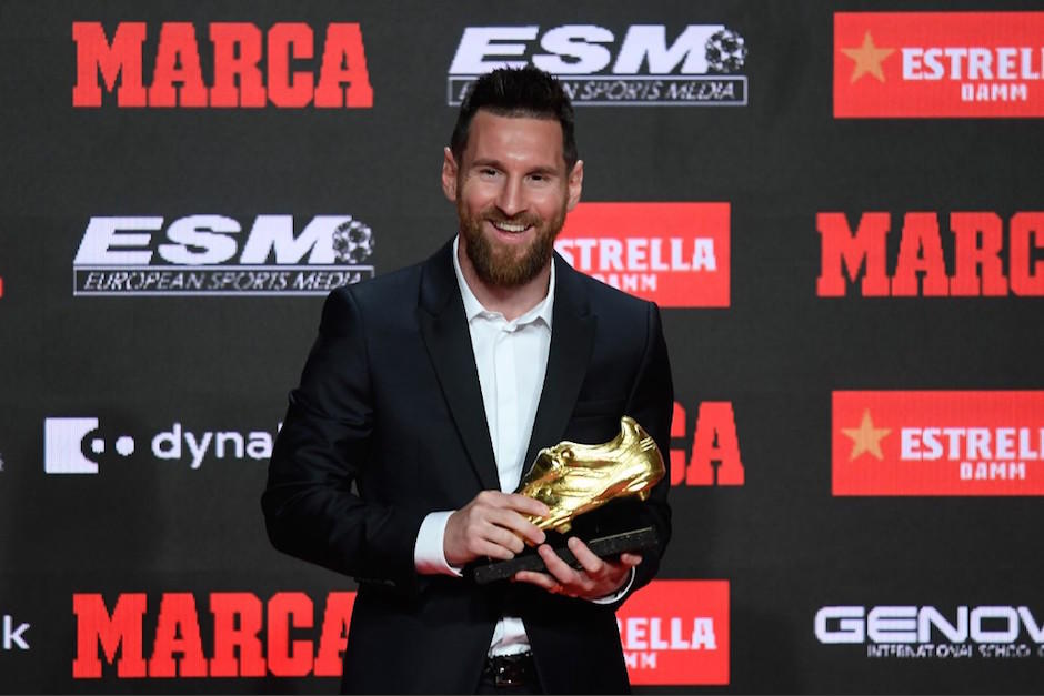 Lionel Messi recibe su sexta Bota de Oro en España. (Foto: AFP)