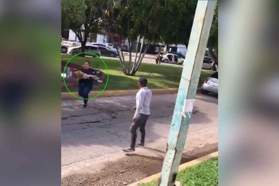 Video muestra el drama de madre e hija atrapadas en fuego cruzado en una balacera entre narcos y las autoridades en Culiacán, Sinaloa. (Foto: Captura de video)