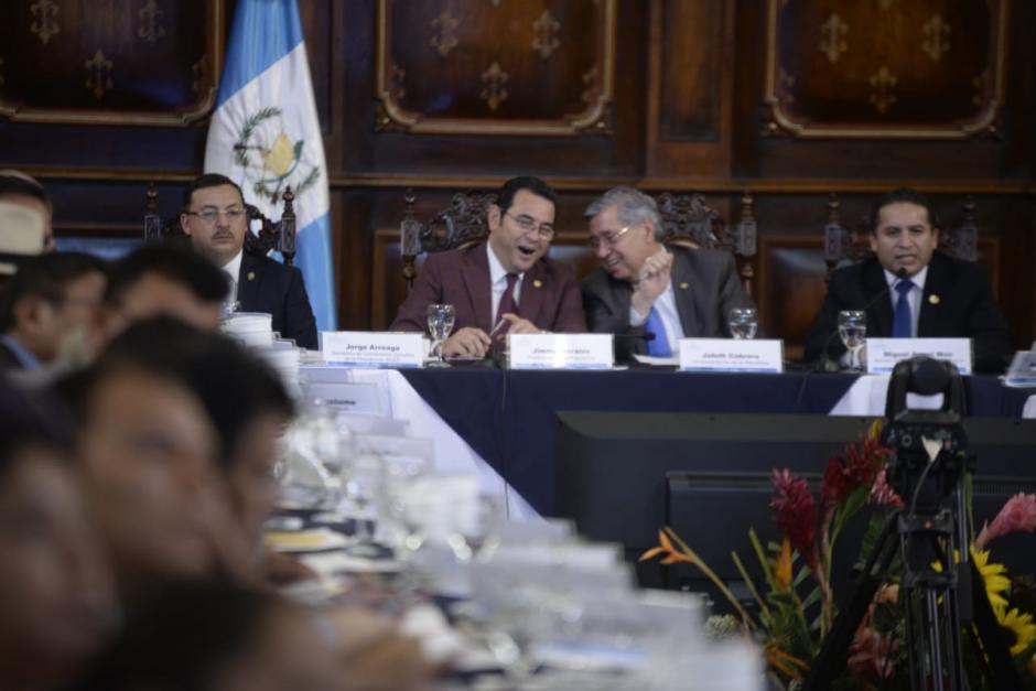 Jimmy Morales y Jafeth Cabrera participan en la reunión del Conadur. (Foto: Wilder López/Soy502)