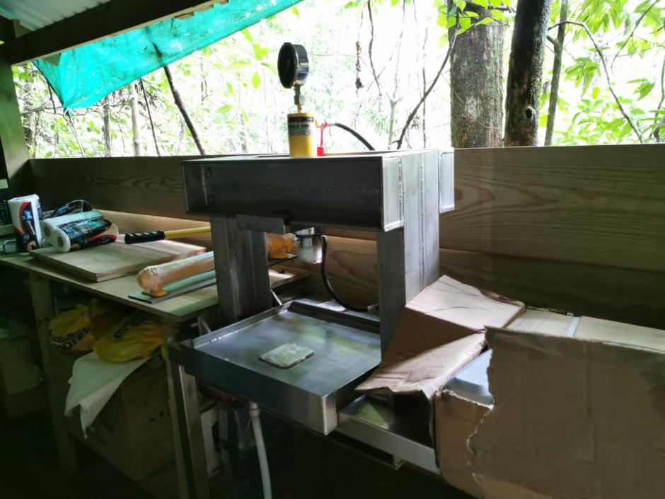 El MP informó sobre el desmantelamiento de un supuesto narcolaboratorio ubicado en Río Dulce, Izabal. (Foto: MP)