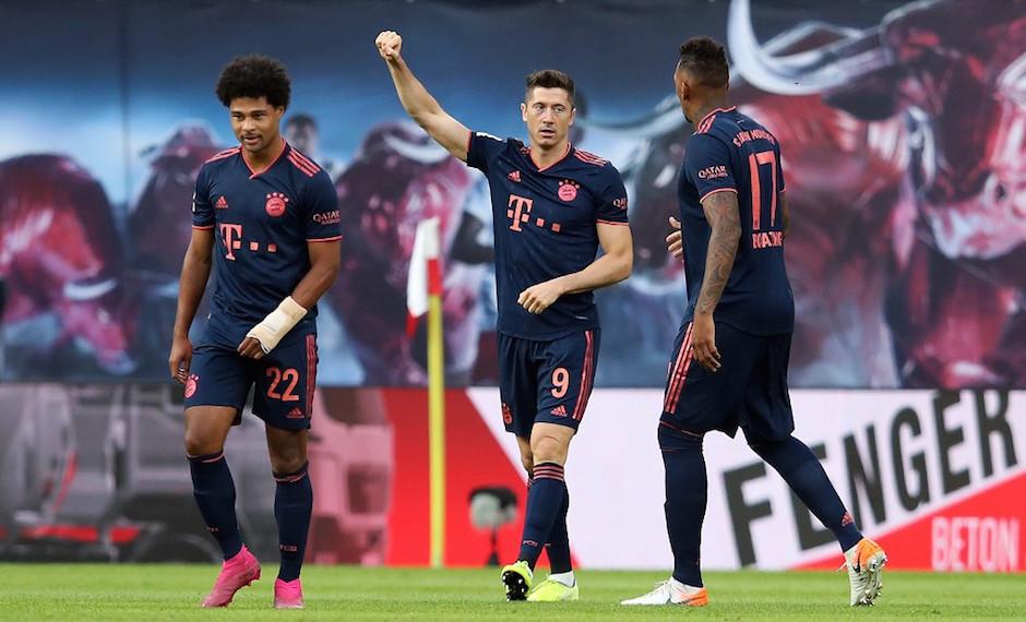Robert Lewandowski festeja el gol del triunfo del Bayern Munich sobre el Leipzig. (Foto: AFP)