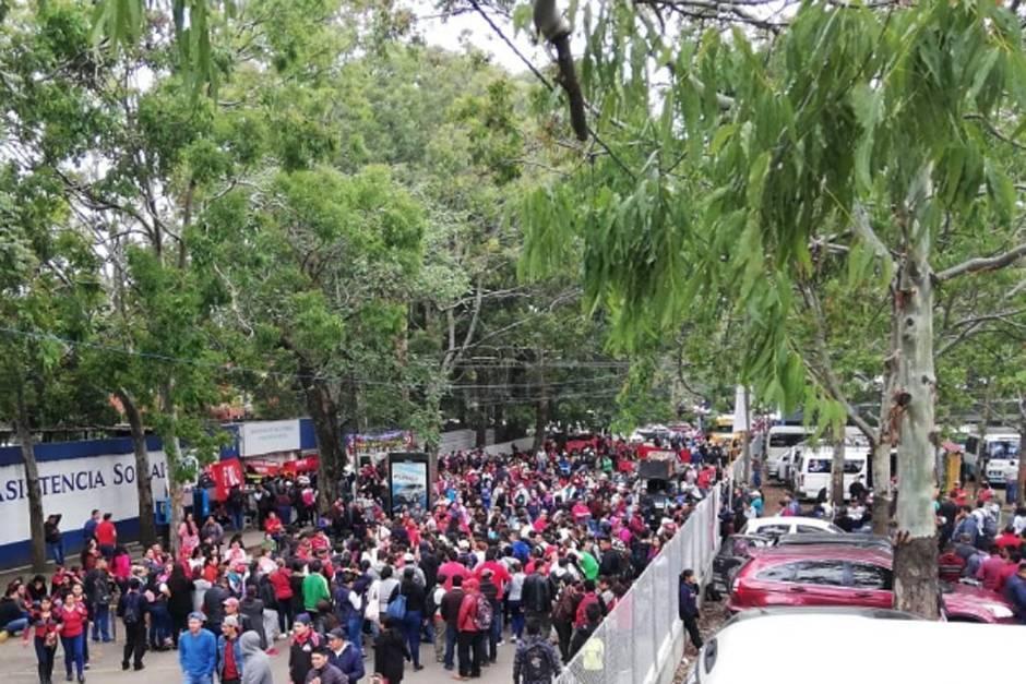 La semana pasada un grupo de salubristas bloquearon la calzada Roosevelt y se prevé que mañana ocurra lo mismo. (Foto: Archivo/Soy502)