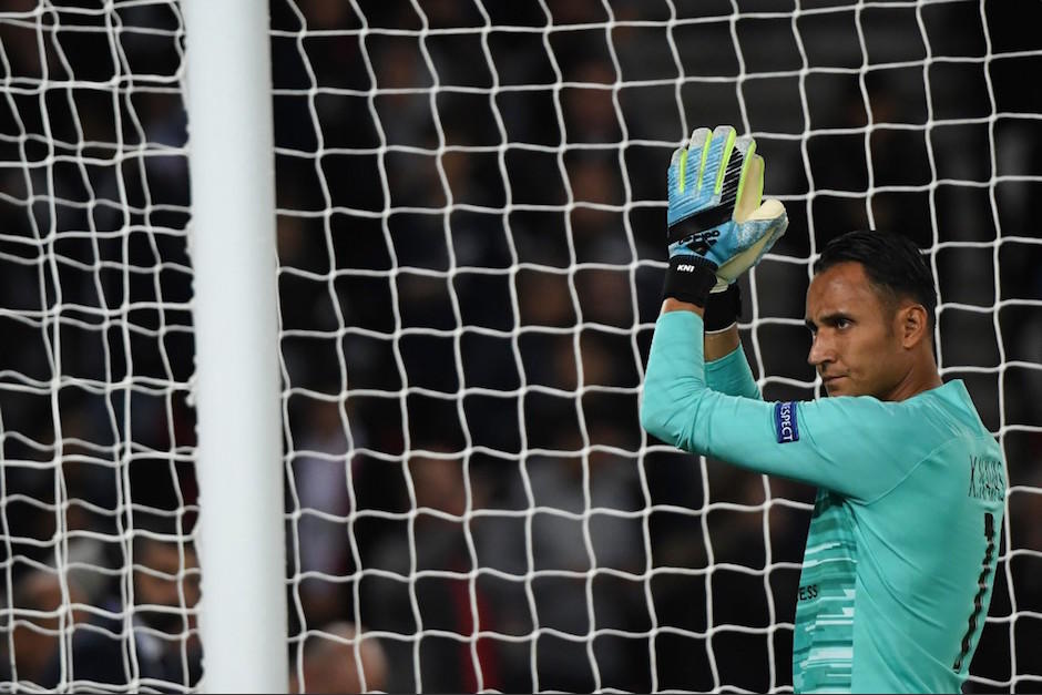 Keylor Navas agradece a los aficionados el apoyo durante el partido ante el Real Madrid. (Foto: AFP)