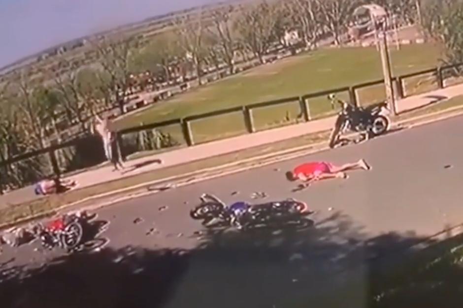 Impactante Choque Entre 3 Motocicletas Deja Heridos De Gravedad