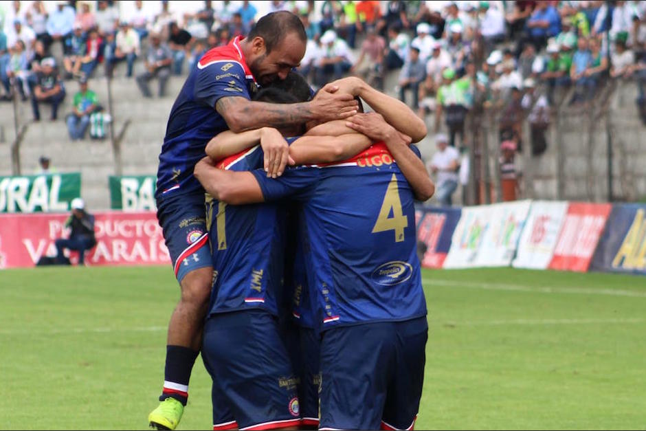 Los súper chivos festejaron en el estadio Pensativo. (Foto: Xelajú MC)