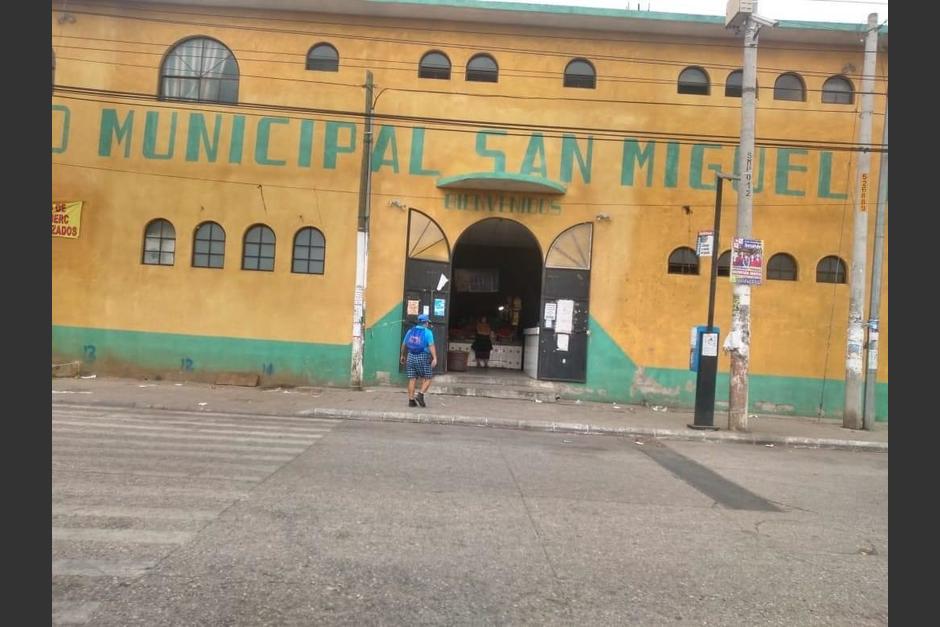 Una de las medidas que se refuerzan en San Miguel Petapa, donde vive la familia contagiada, es restringir el acceso al mercado local.&nbsp;
