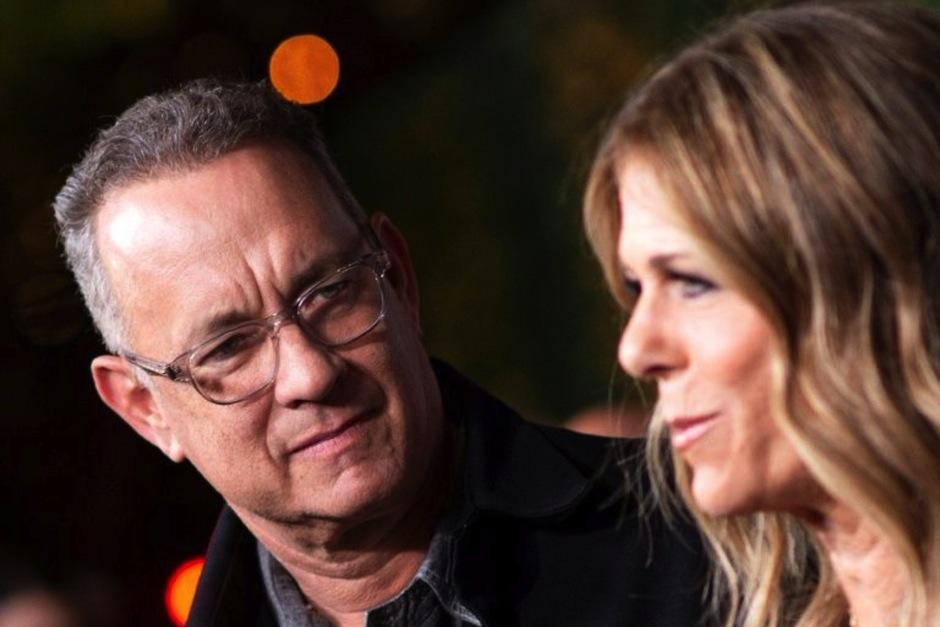 Tom Hanks reaparece anta las cámaras tras su episodio de coronavirus. (Foto: AFP)&nbsp;