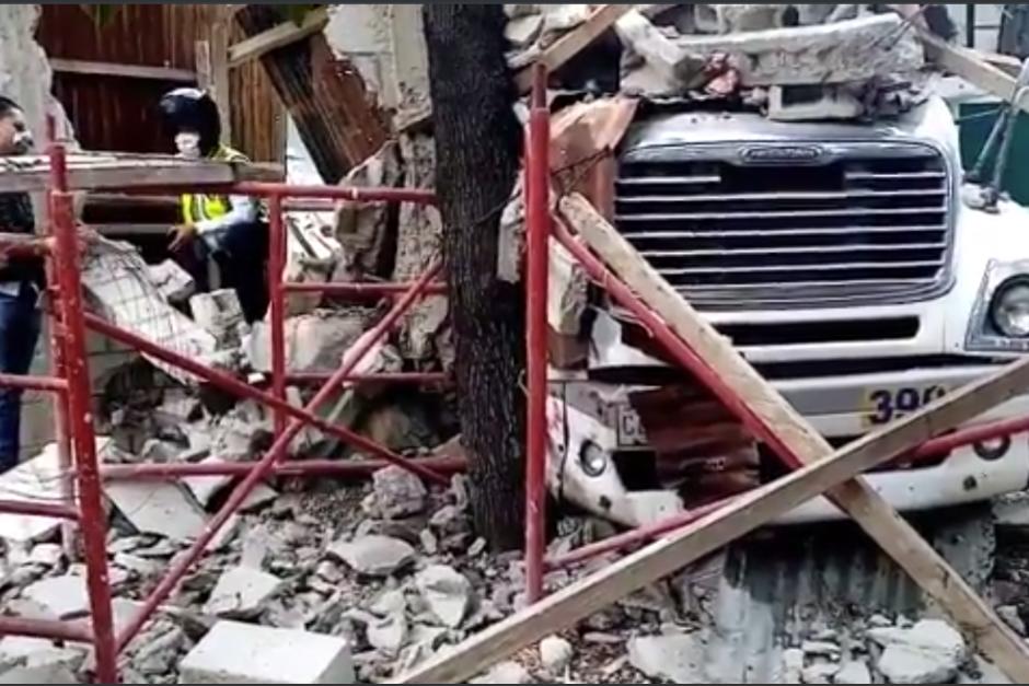 La mañana de este miércoles se registró un nuevo accidente de tránsito protagonizado por un piloto de transporte pesado. (Foto: Tránsito Villa Nueva)