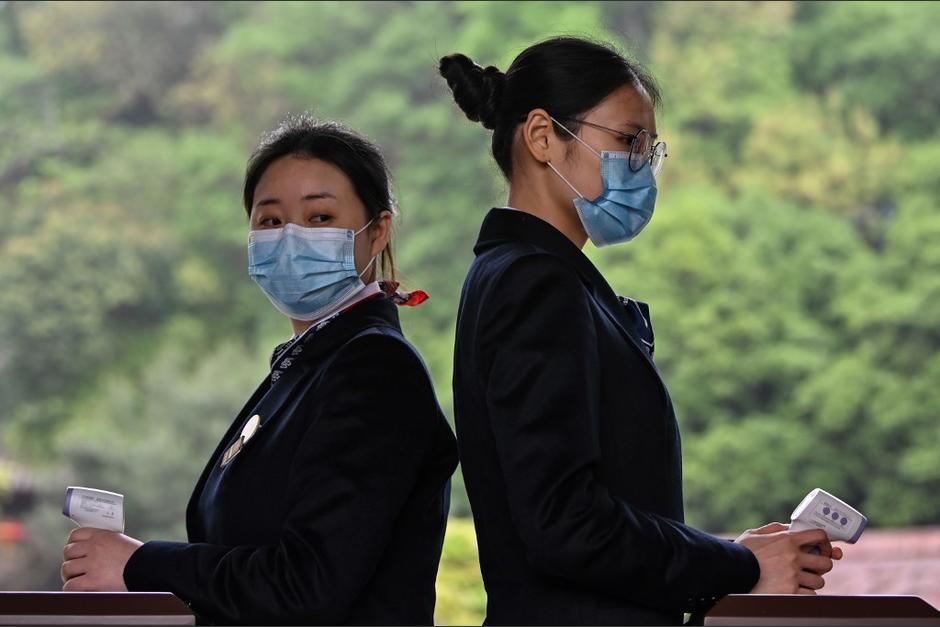 La población china ha sido objeto de ataques tras los señalamientos de Estados Unidos por la propagación del coronavirus en un mercado de esa nación. (Foto: AFP)
