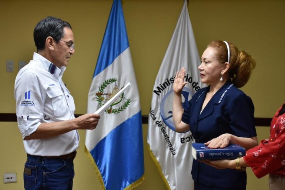 Irma Elizabeth Quiroa Cuellar es juramentada como viceministra Administrativa del Ministerio de Salud. (Foto: Ministerio de Salud)&nbsp;
