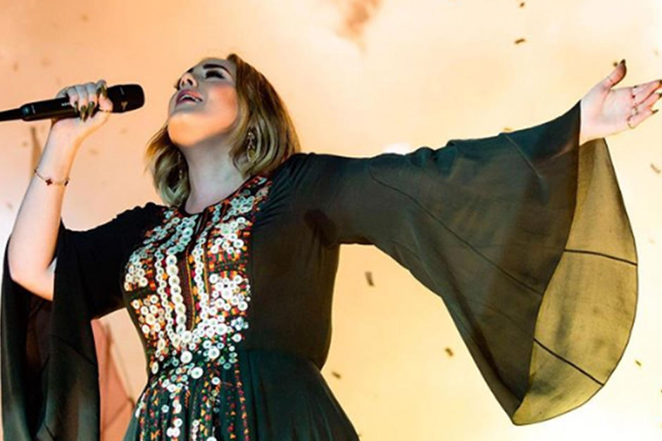La más reciente fotografía de Adele, sorprendió a sus fans (Fotografía: Instagram)