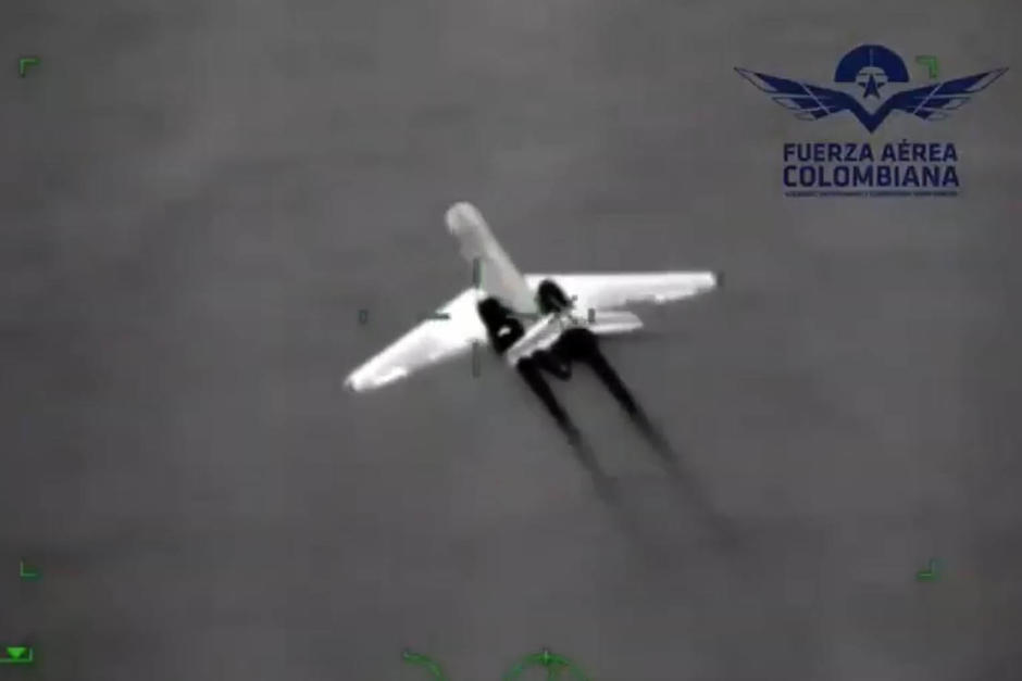 Aviones de la Fuerza Aérea Colombiana (FAC) negaron el ingreso del jet en su territorio y finalmente aterrizó en Petén. (Fotos: Fuerza Aérea de Colombia/El Tiempo)