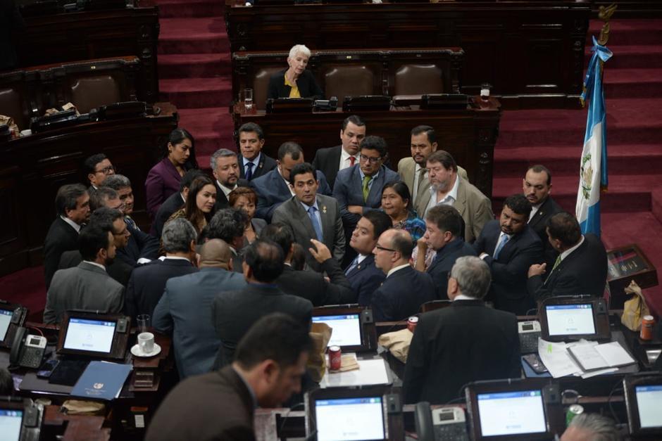 Según la organización Primero Guatemala, muchos diputados no podían asumir el cargo porque no son idóneos. (Foto: Archivo/Soy502)