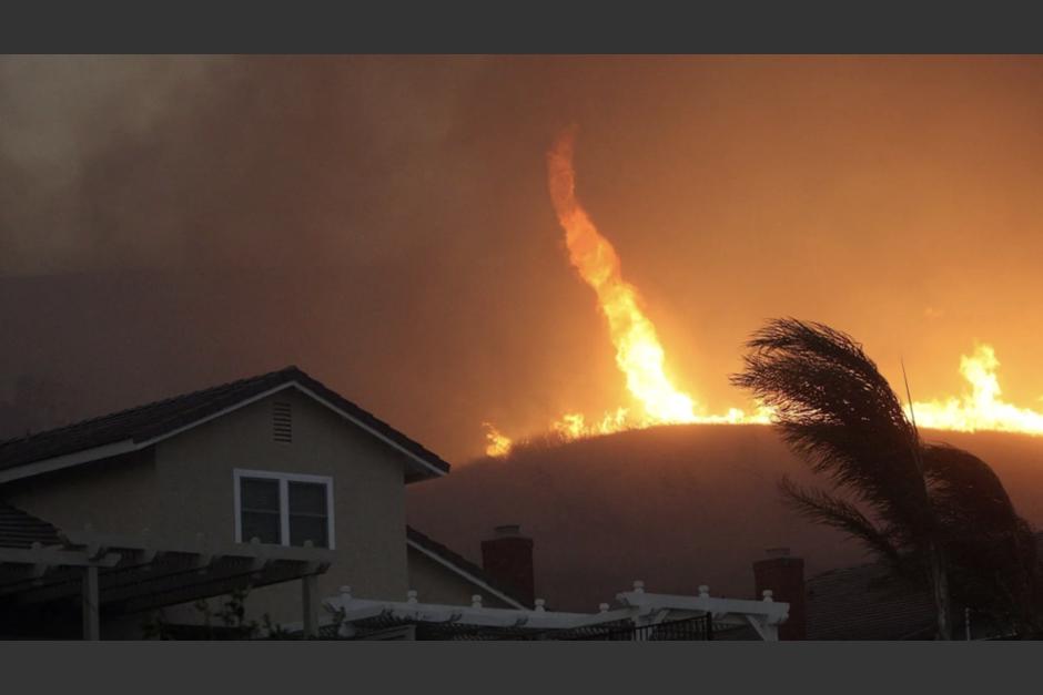 Este fenómeno se formó en un incendio en California. (Foto: La Vanguardia)