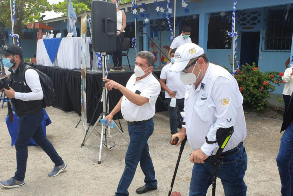 El presidente Alejandro Giammattei participó junto a Joviel Acevedo en una actividad del Ministerio de Educación en Izabal. (Foto: Presidencia)