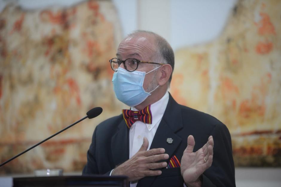 El director de la Coprecovid, Edwin Asturias, ofreció una conferencia de prensa para hablar sobre la tendencia del nuevo coronavirus en el país. (Foto: Wilder López/Soy502)