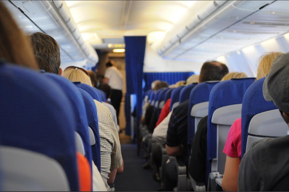 Según el estudio, pocas personas se contagiaron en la cabina del avión, pese a estar expuestos a varios pasajeros contagiados. (Foto: Skitter Photo)