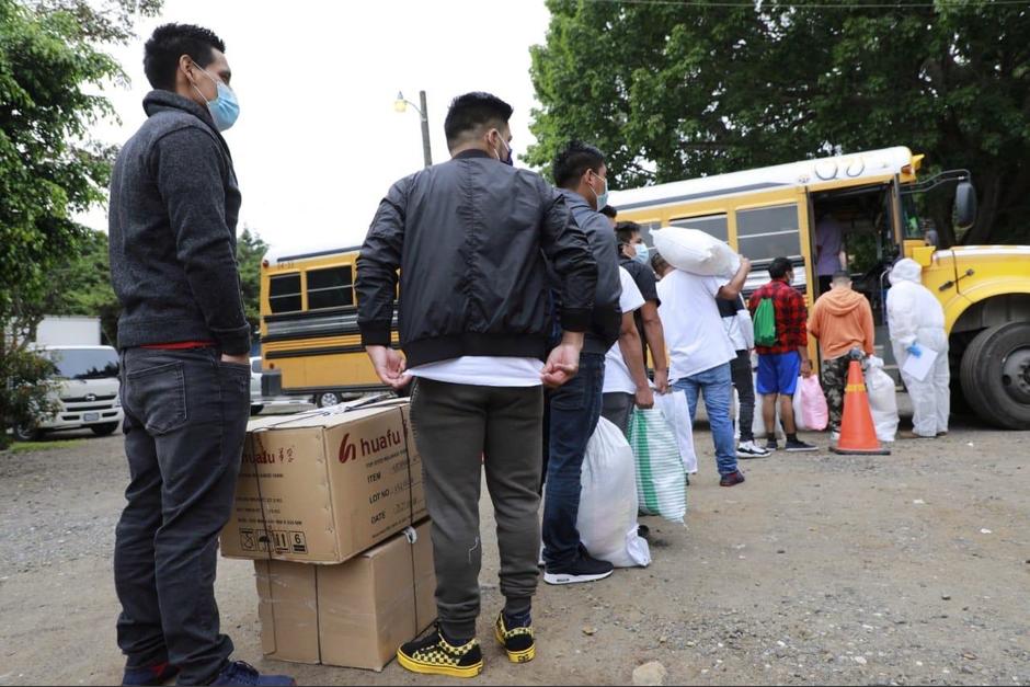 Más de 140 guatemaltecos deportados están en el albergue Ramiro de León Carpio a la espera de regresar a sus hogares. (Foto: AGN)