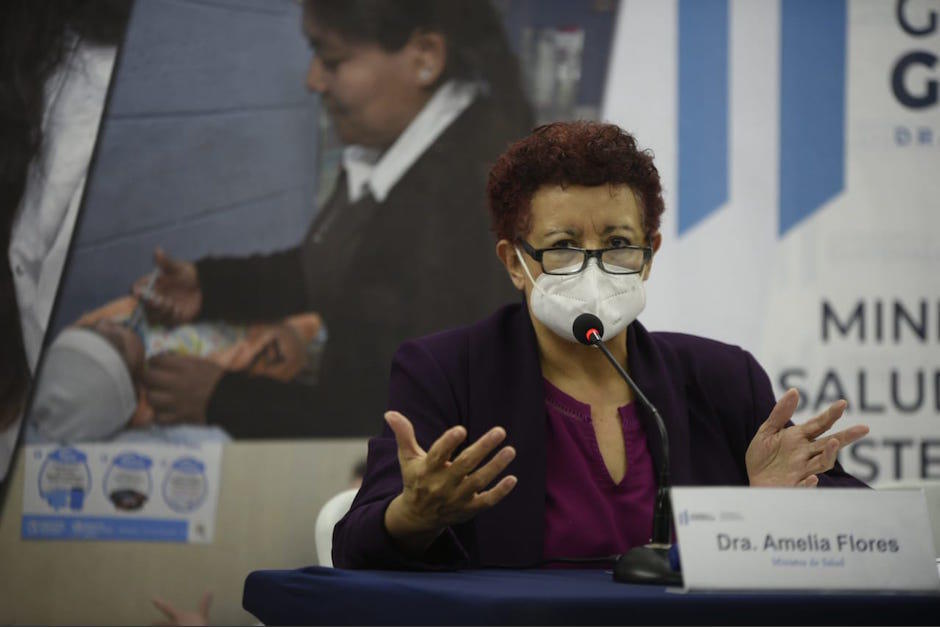 La ministra de Salud, Amelia Flores, explicó que los médicos cubanos son irremplazables en Guatemala en este momento. (Foto: Archivo/Soy502)