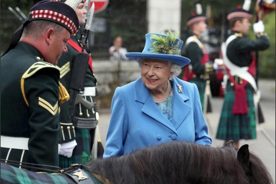 La reina Isabel II de Inglaterra recibirá en las próximas semanas la vacuna Pfizer-BioNTech. (Foto: AFP)