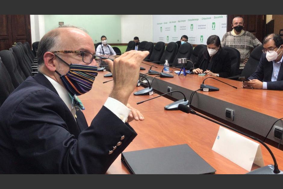 El director de la Coprecovid señaló que varias personas no utilizan mascarilla durante las reuniones sociales. (Foto: cortesía José Castro)