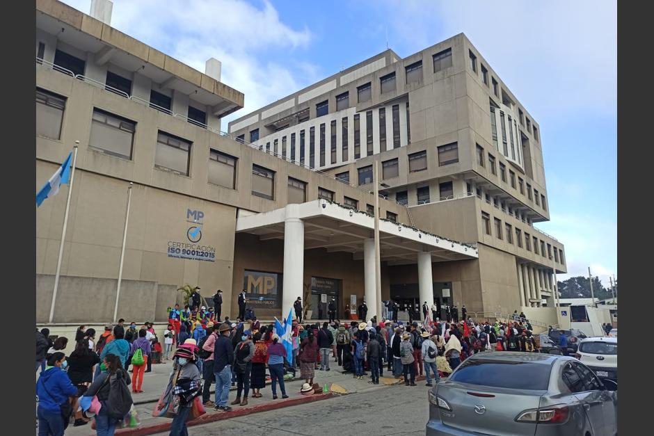 La jornada de protestas del #10D comenzó frente a la sede del MP. (Foto: Wilder López/Soy502)