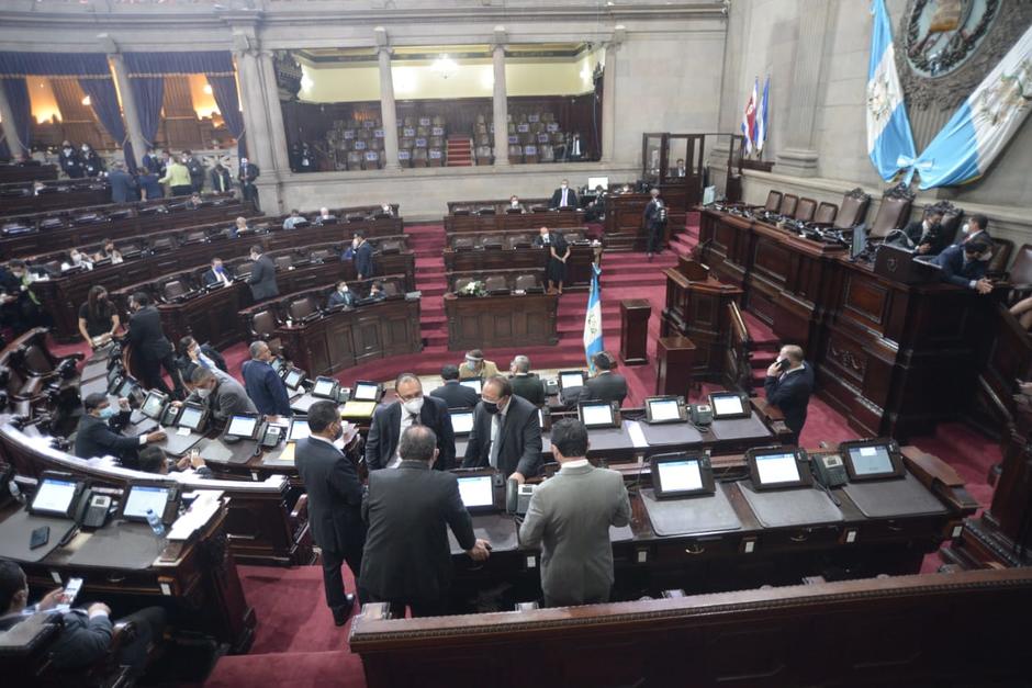 La sesión del Congreso se prolongó hasta horas de la noche. (Foto: Wilder López/Soy502)