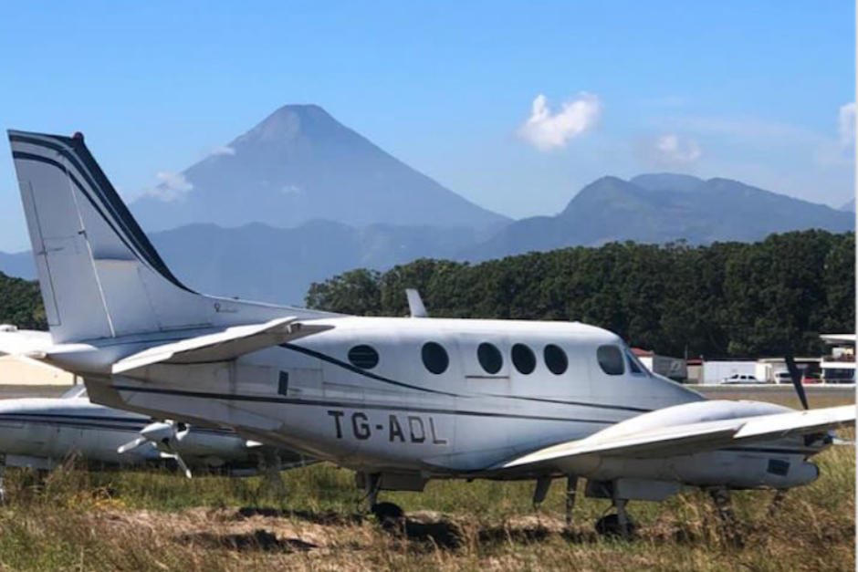 Esta es la avioneta que el guatemalteco Jaime Aparicio, amigo de Alejandro Sinibaldi, le entregó a Mauricio Funes como pago de soborno. (Foto: Soy502)&nbsp;