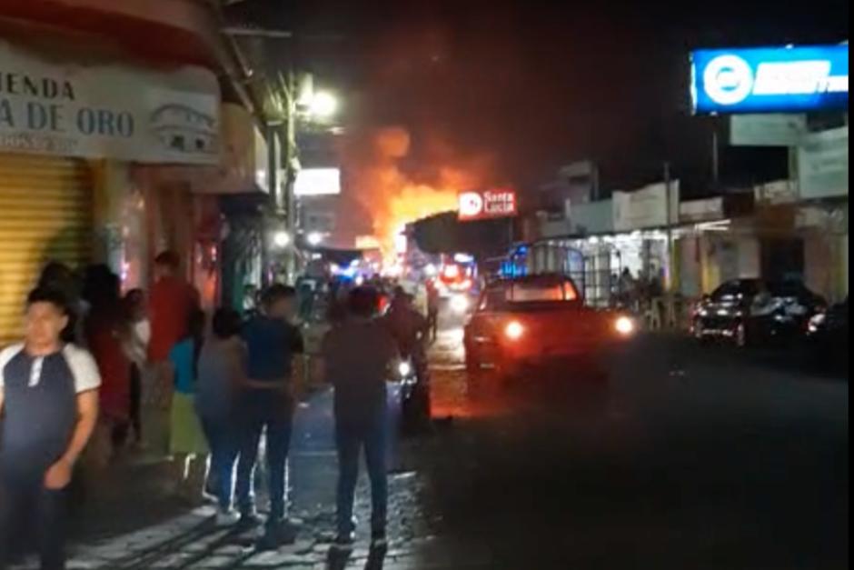 Un incendio se registró al inicio del nuevo año en una cohetería de Catarina en San Marcos. (Foto: captura de pantalla)&nbsp;