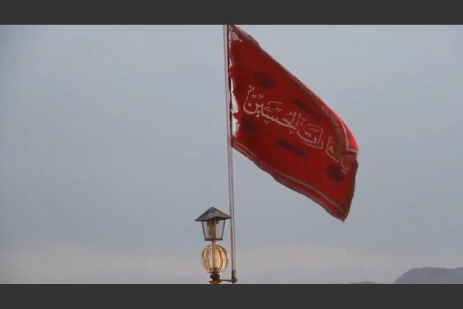 Iranís izaron una bandera roja en símbolo de guerra. (Foto: El Siglo Torreón)