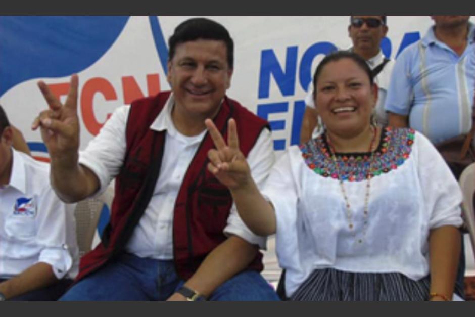 Alba Noemi López, excandidata a alcaldeza por FCN-Nación, junto al diputado Estuardo Galdámez, durante la campaña. (Foto: Archivo/Soy502)