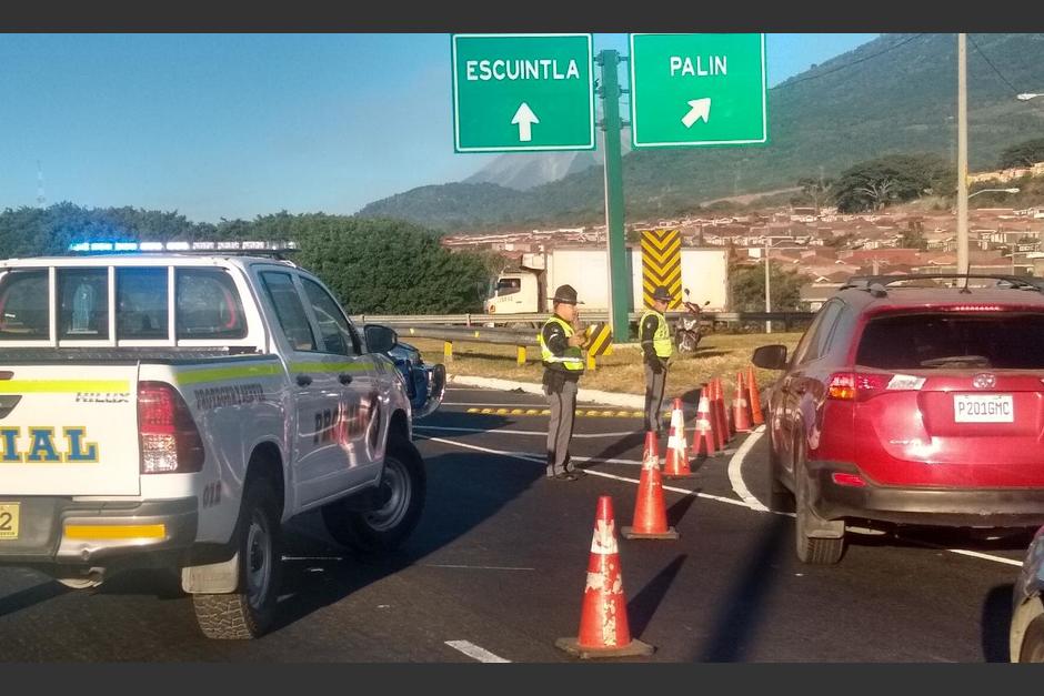La autopista Palín-Escuintla permanece cerrada por un bloqueo. (Foto: cortesía)&nbsp;
