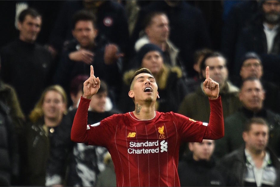 Firmino festeja tras marcar el gol del triunfo del Liverpool. (Foto: AFP)