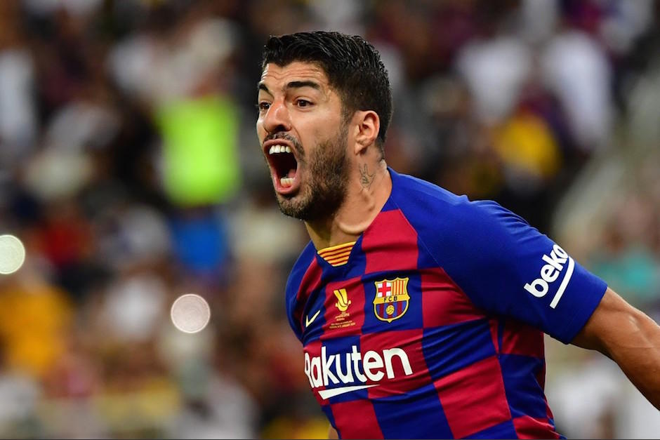 Luis Suárez vivía un extraordinario momento futbolístico, pero tendrá que alejarse de las canchas. (Foto: AFP)