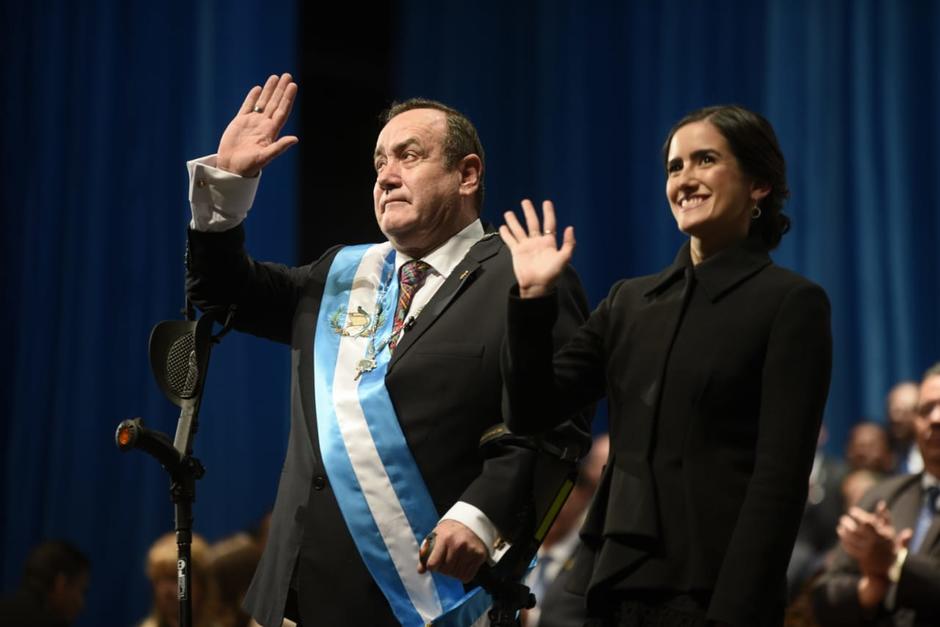 Alejandro Giammattei fue juramentado como nuevo Presidente de la República de Guatemala, acompañado de su hija Ana Marcela. (Foto: Wilder López/Soy502)