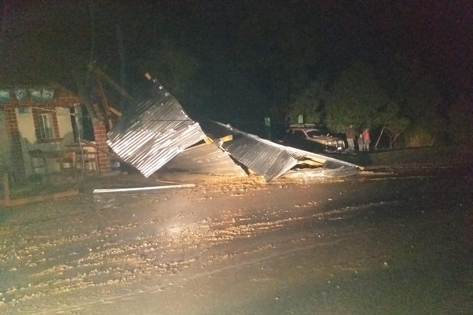 Una fuerte granizada provocó daños en viviendas durante la noche de este martes. (Foto: Conred)