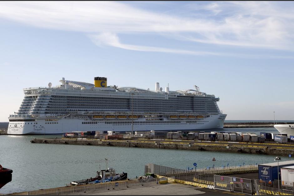 Un lujoso crucero con 7 mil personas a bordo se encuentra en cuarentena por un caso de coronavirus. Se encuentra varado cerca de Italia y se le niega el ingreso. (Foto: AFP)